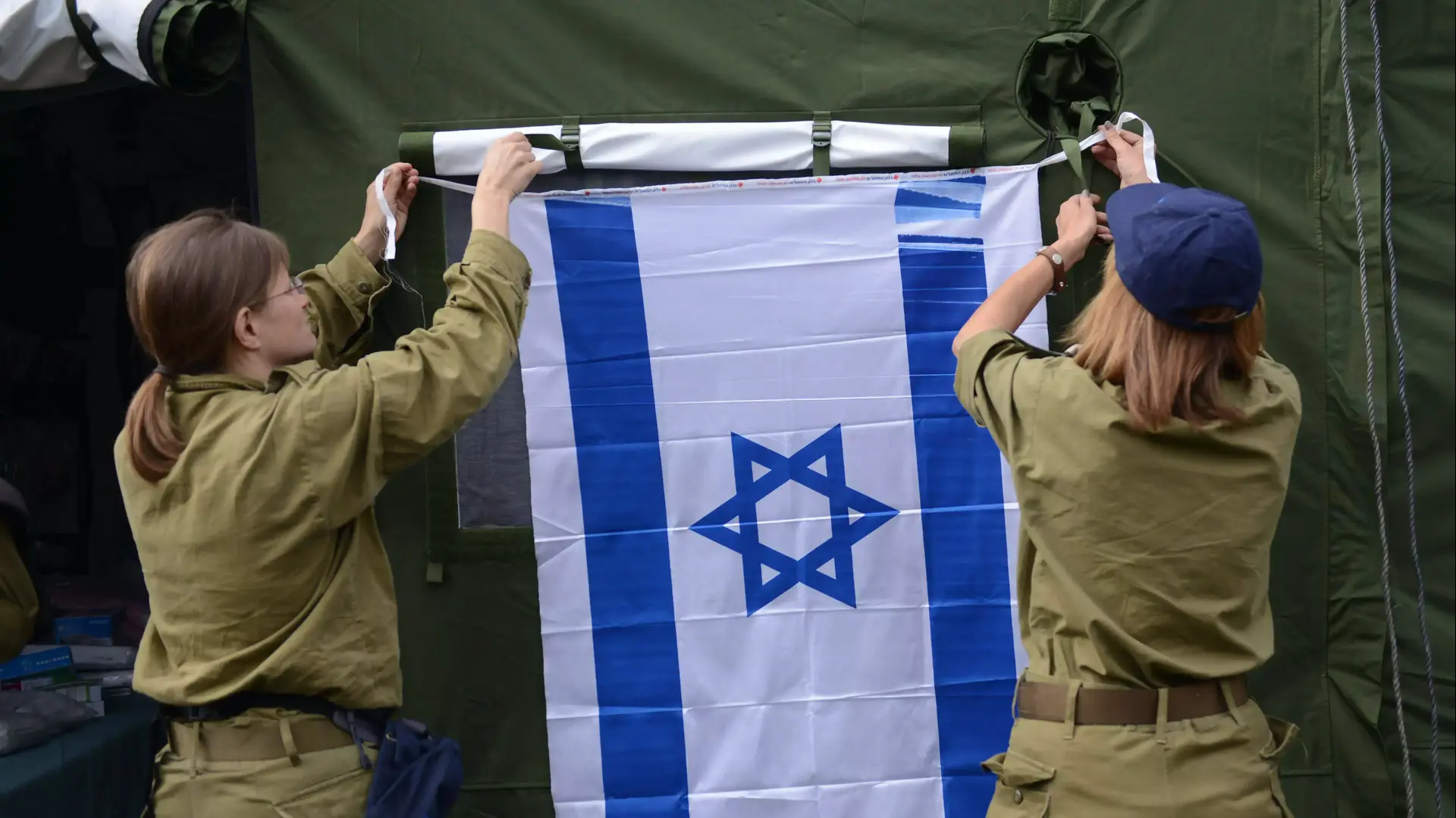 הקמת בית חולים שדה של צה"ל בקטמנדו, נפאל אפריל 2015 הקמת בית חולים שדה של צה"ל בקטמנדו, נפאל אפריל 2015