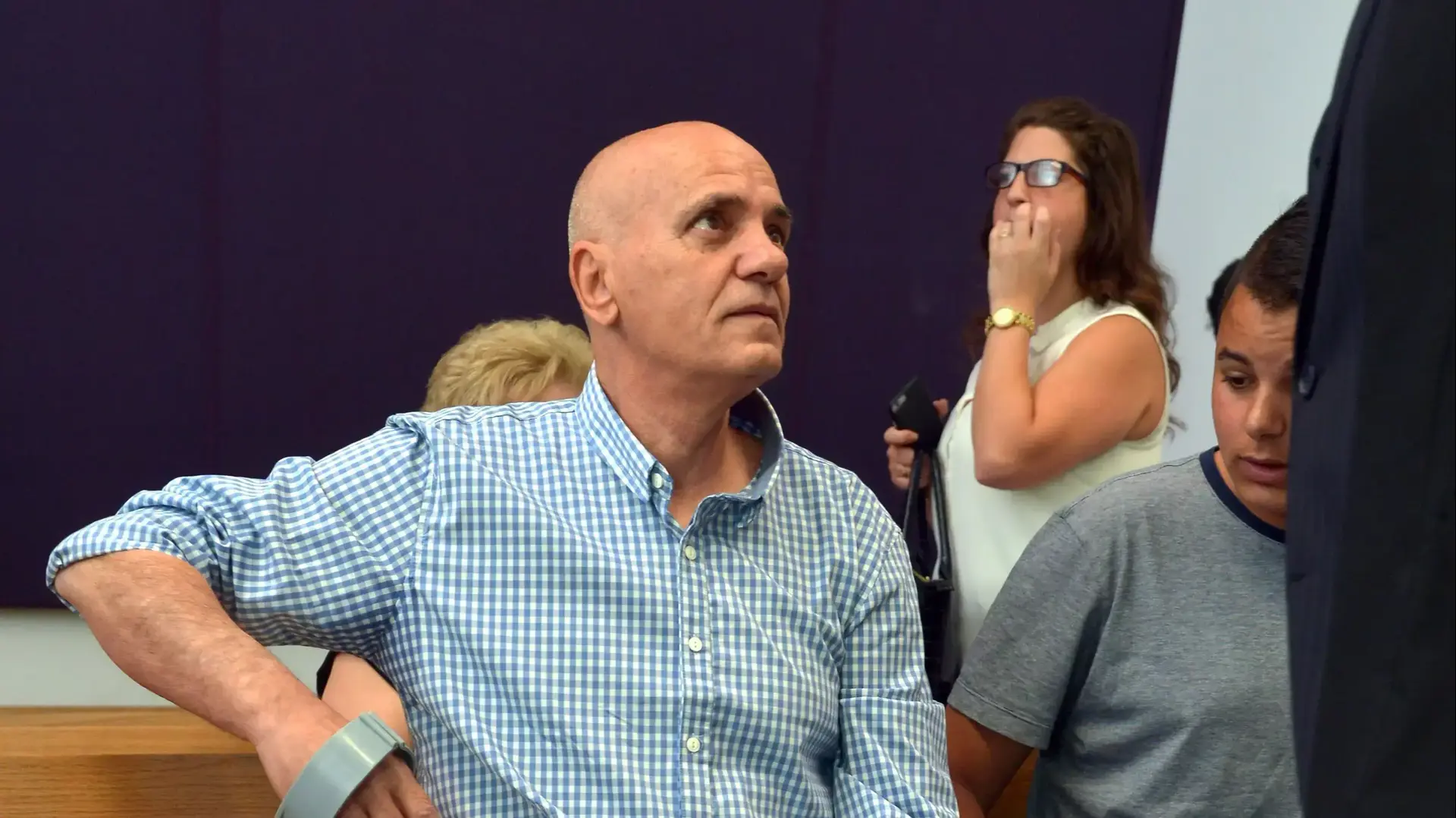 דני ביטון, אביו של אייל גולן, בית המשפט המחוזי בת"א, אפריל 2015 דני ביטון, אביו של אייל גולן, בית המשפט המחוזי בת"א, אפריל 2015