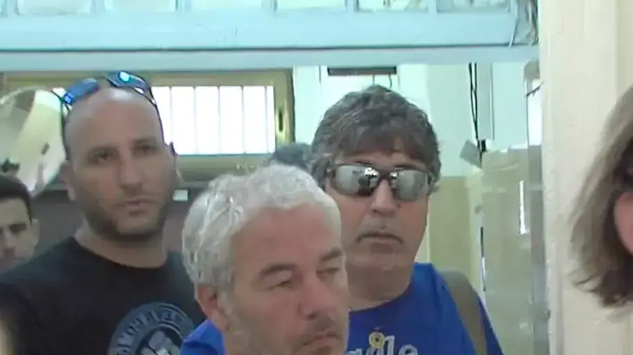 עו"ד רונאל פישר מובא לדיון בהארכת מעצרו בבית משפט השלום בירושלים, 30 באפריל 2015 עו"ד רונאל פישר מובא לדיון בהארכת מעצרו בבית משפט השלום בירושלים, 30 באפריל 2015