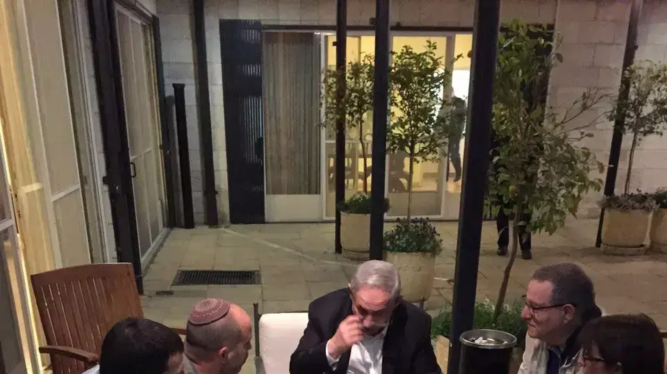 ראש הממשלה בנימין נתניהו בפגישה עם נציגי פורום ועדי ההורים אפריל 2015 ראש הממשלה בנימין נתניהו בפגישה עם נציגי פורום ועדי ההורים אפריל 2015