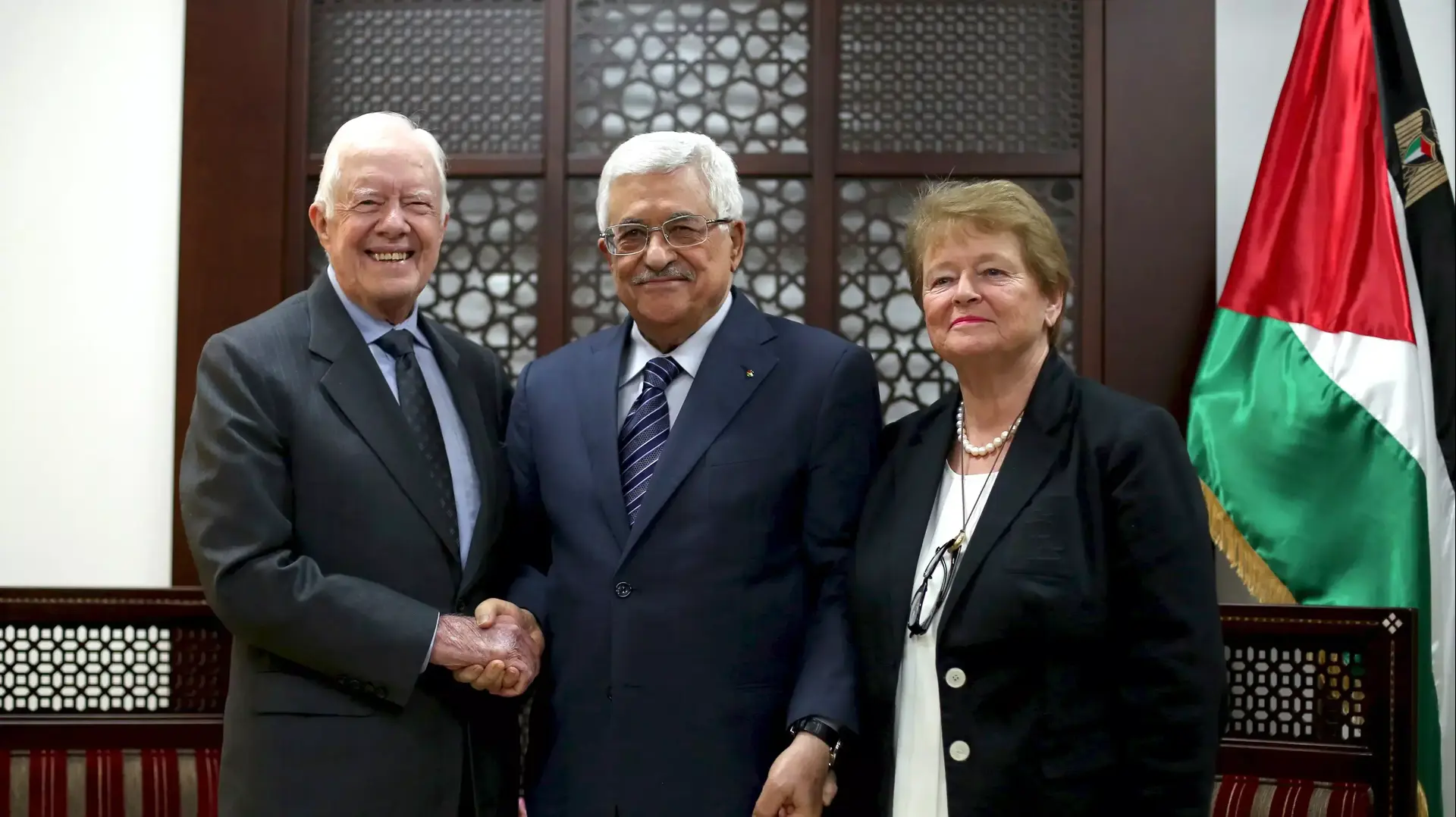 נשיא ארצות הברית לשעבר, ג'ימי קרטר, יו"ר הרשות אבו מאזן וראשת ממשלת נורבגיה לשעבר, גרו הארלם ברונדטלנד בפגישה ברמאללה 02 מאי 2015 נשיא ארצות הברית לשעבר, ג'ימי קרטר, יו"ר הרשות אבו מאזן וראשת ממשלת נורבגיה לשעבר, גרו הארלם ברונדטלנד בפגישה ברמאללה 02 מאי 2015