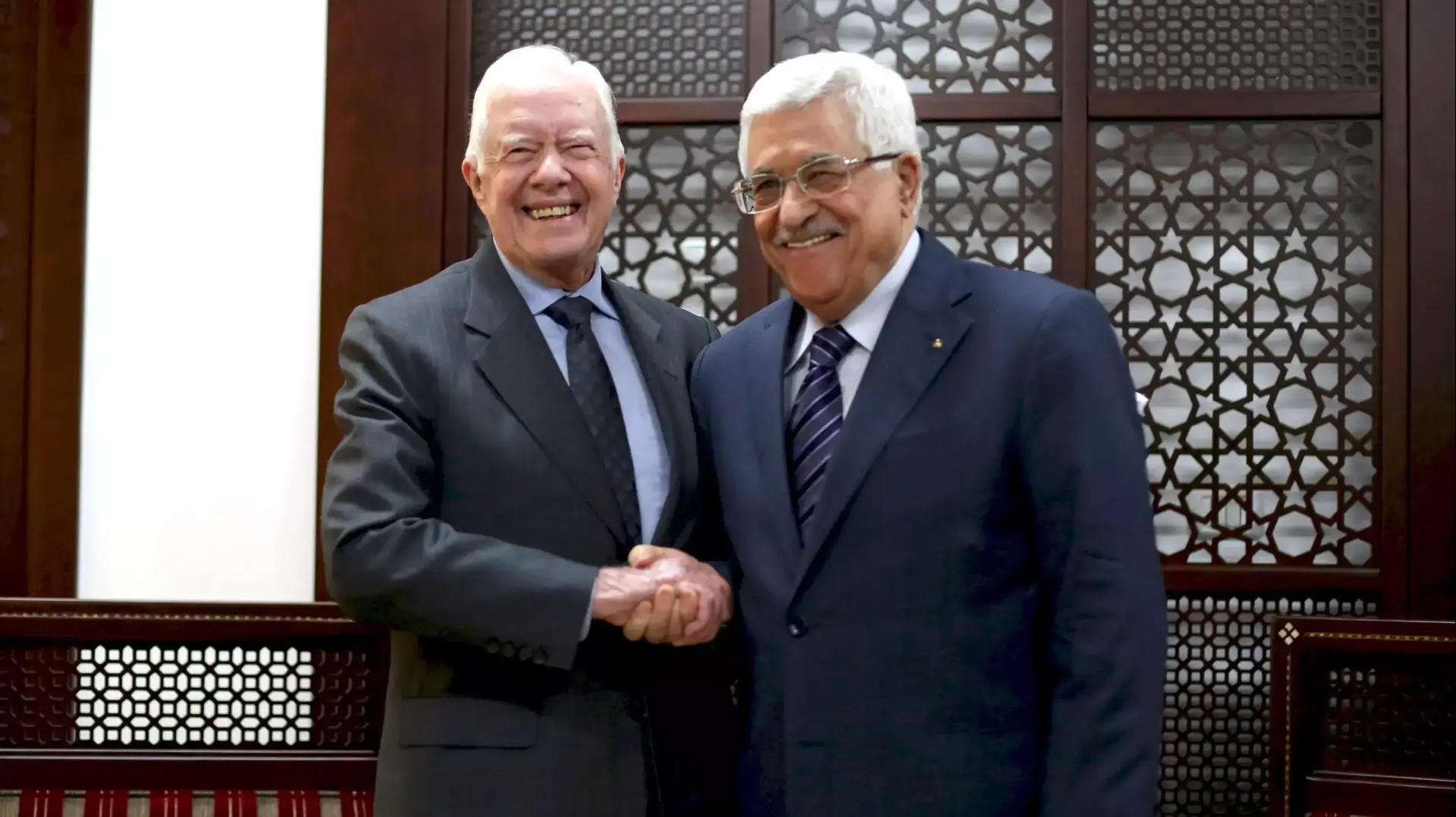 נשיא ארצות הברית לשעבר, ג'ימי קרטר, יו"ר הרשות אבו מאזן וראשת ממשלת נורבגיה לשעבר, גרו הארלם ברונדטלנד בפגישה ברמאללה 02 מאי 2015
