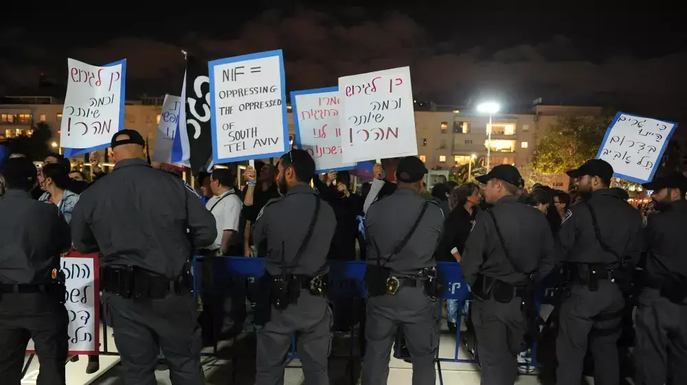הפגנה בכיכר הבימה בתל אביב נגד מדיניות ישראל ביחס למסתננים 02 מאי 2015 הפגנה בכיכר הבימה בתל אביב נגד מדיניות ישראל ביחס למסתננים 02 מאי 2015