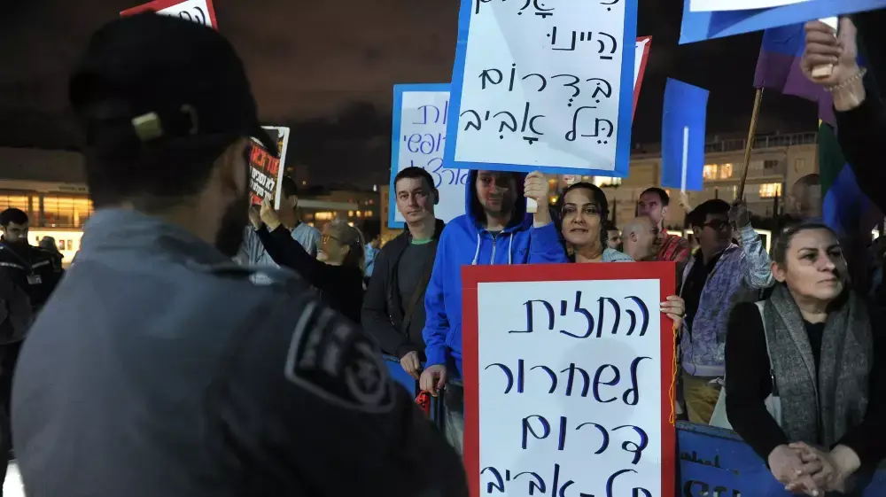 הפגנה בכיכר הבימה בתל אביב נגד מדיניות ישראל ביחס למסתננים 02 מאי 2015 הפגנה בכיכר הבימה בתל אביב נגד מדיניות ישראל ביחס למסתננים 02 מאי 2015