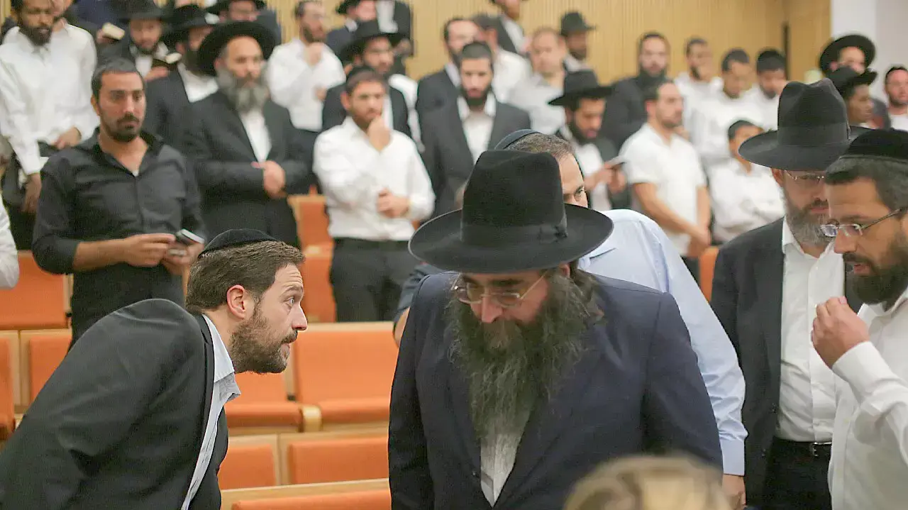 שלב הטיעונים לעונש בתיק נגד הרב יאשיהו פינטו, מחוזי תל אביב, מאי 2015 שלב הטיעונים לעונש בתיק נגד הרב יאשיהו פינטו, מחוזי תל אביב, מאי 2015