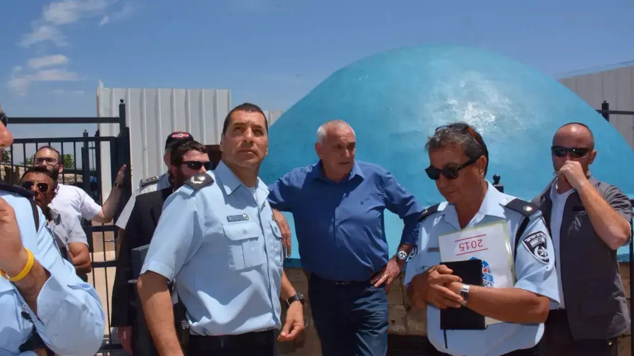 השר לביטחון הפנים יצחק אהרונוביץ' בוחן את היערכות המשטרה לקראת הילולת הרשב"י במירון, 3 במאי 2015 השר לביטחון הפנים יצחק אהרונוביץ' בוחן את היערכות המשטרה לקראת הילולת הרשב"י במירון, 3 במאי 2015