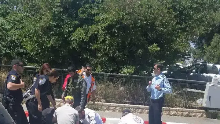 ניסיון דקירה בתחנת הרכבת הקלה בגבעה הצרפתית בירושלים, מאי 2015 ניסיון דקירה בתחנת הרכבת הקלה בגבעה הצרפתית בירושלים, מאי 2015