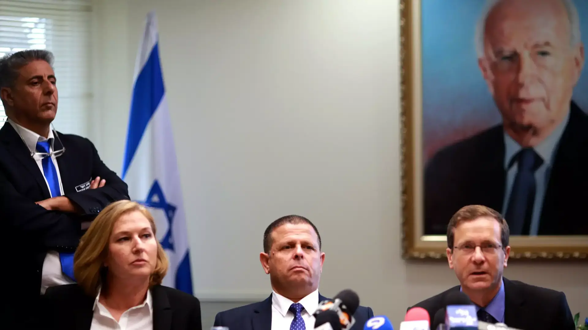 יצחק הרצוג, איתן כבל וציפי לבני בישיבת סיעת המחנה הציוני בכנסת, 4 במאי 2015