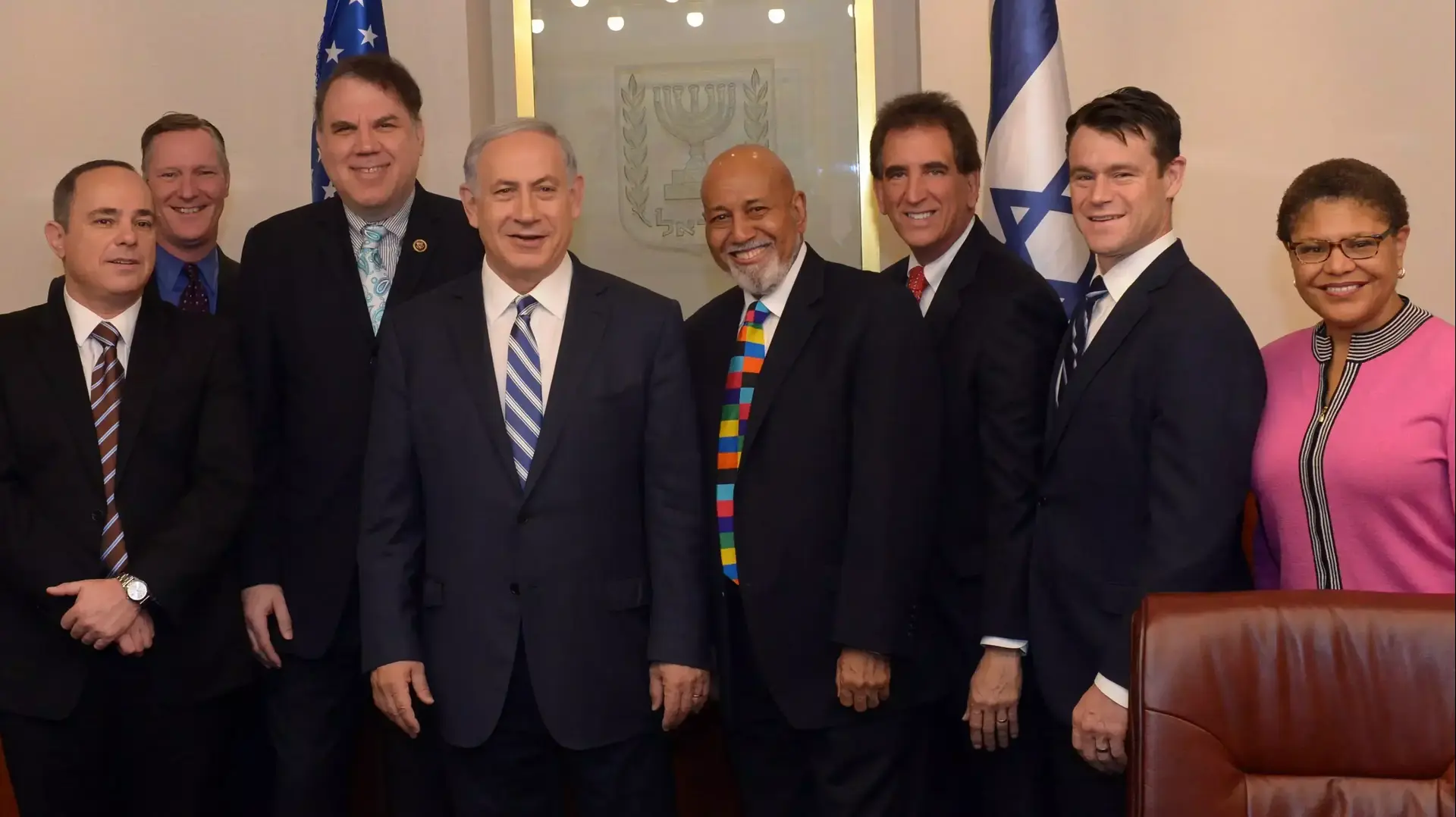 ראש הממשלה בנימין נתניהו והשר יובל שטייניץ עם משלחת חברי קונגרס דמוקרטים ורפובליקנים, אפריל 2015 ראש הממשלה בנימין נתניהו והשר יובל שטייניץ עם משלחת חברי קונגרס דמוקרטים ורפובליקנים, אפריל 2015