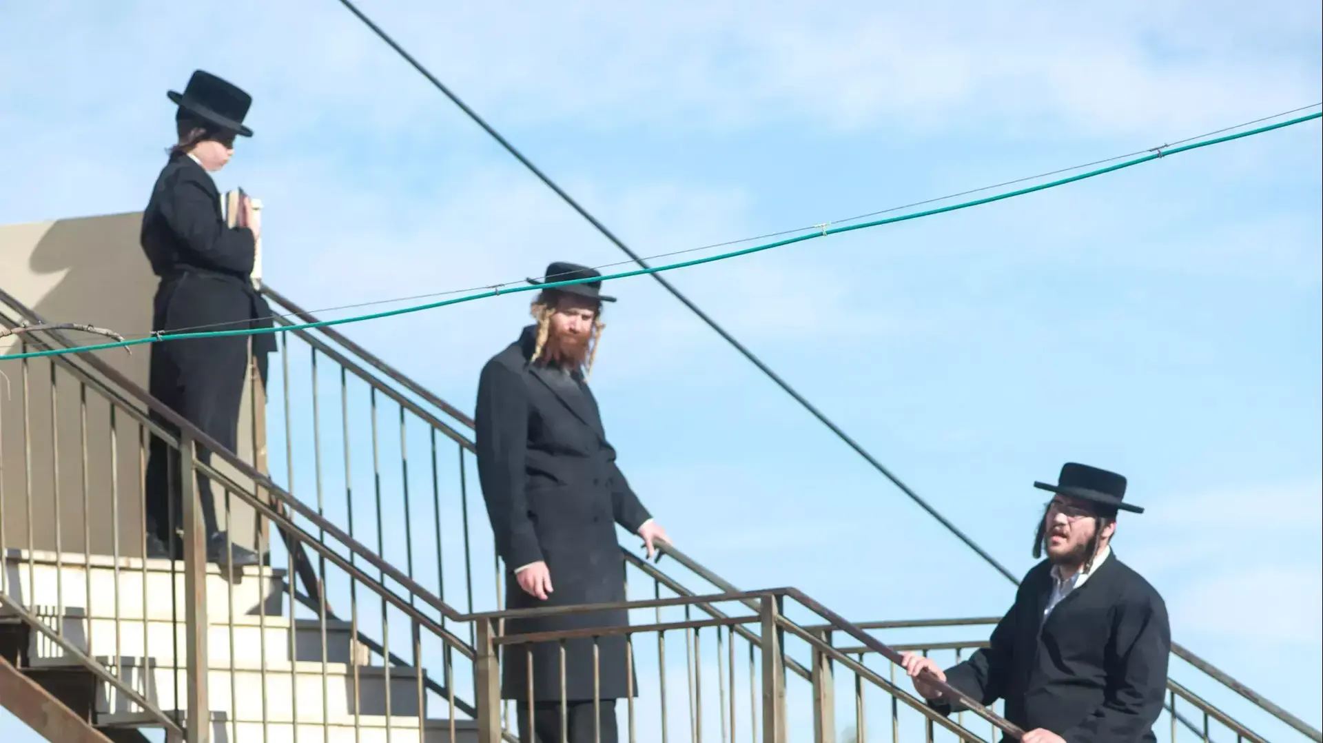 הכנות להילולת רבי שמעון בר יוחאי בחגיגות ל"ג בעומר, הר מירון, אפריל 2015 הכנות להילולת רבי שמעון בר יוחאי בחגיגות ל"ג בעומר, הר מירון, אפריל 2015