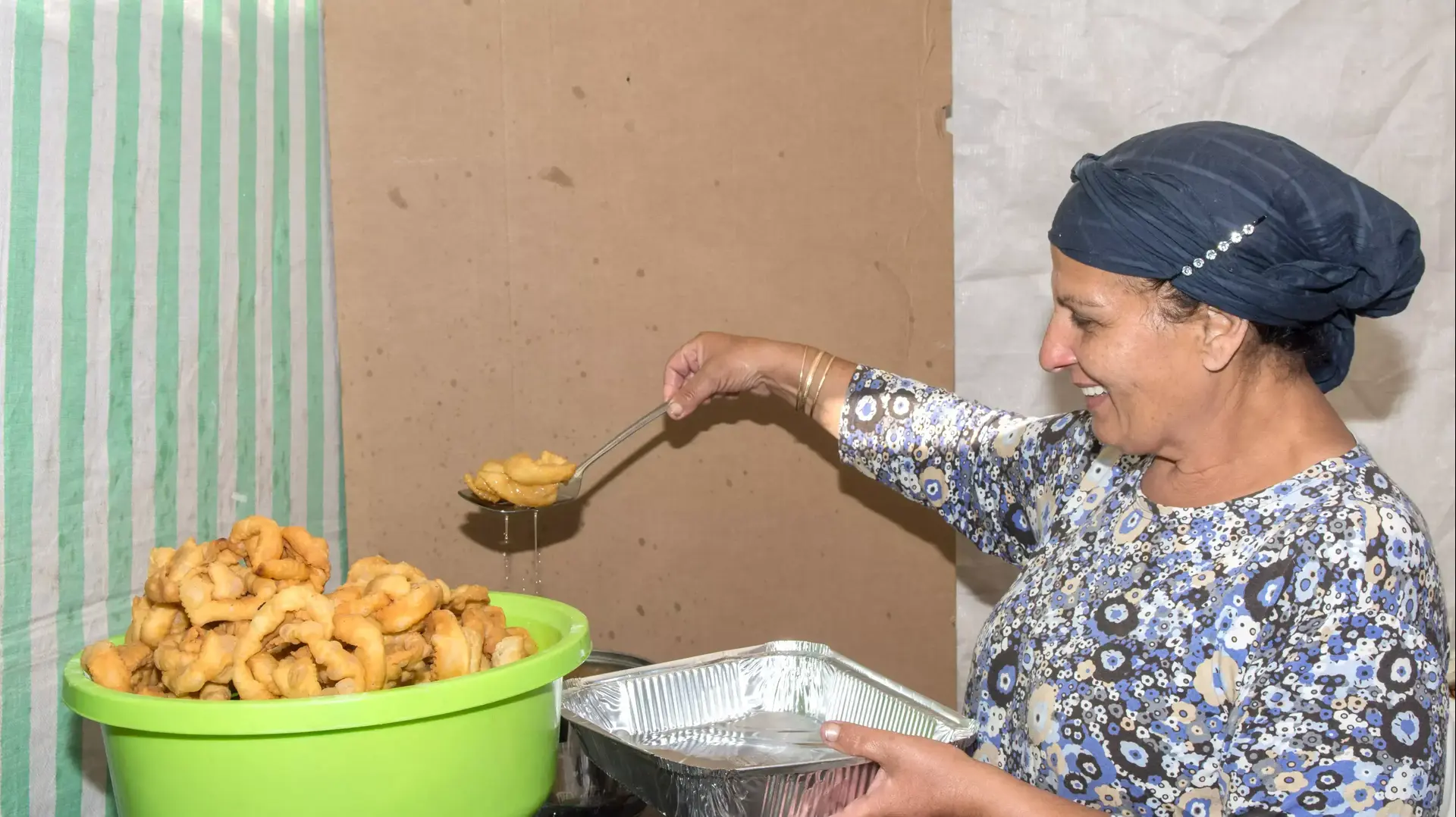הכנות להילולת רבי שמעון בר יוחאי בחגיגות ל"ג בעומר, הר מירון, אפריל 2015 הכנות להילולת רבי שמעון בר יוחאי בחגיגות ל"ג בעומר, הר מירון, אפריל 2015