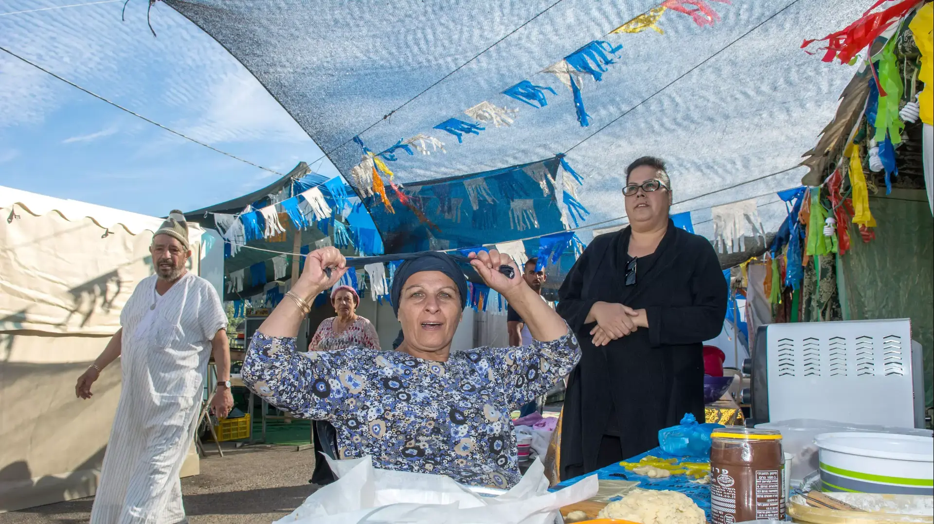 הכנות להילולת רבי שמעון בר יוחאי בחגיגות ל"ג בעומר, הר מירון, אפריל 2015 הכנות להילולת רבי שמעון בר יוחאי בחגיגות ל"ג בעומר, הר מירון, אפריל 2015