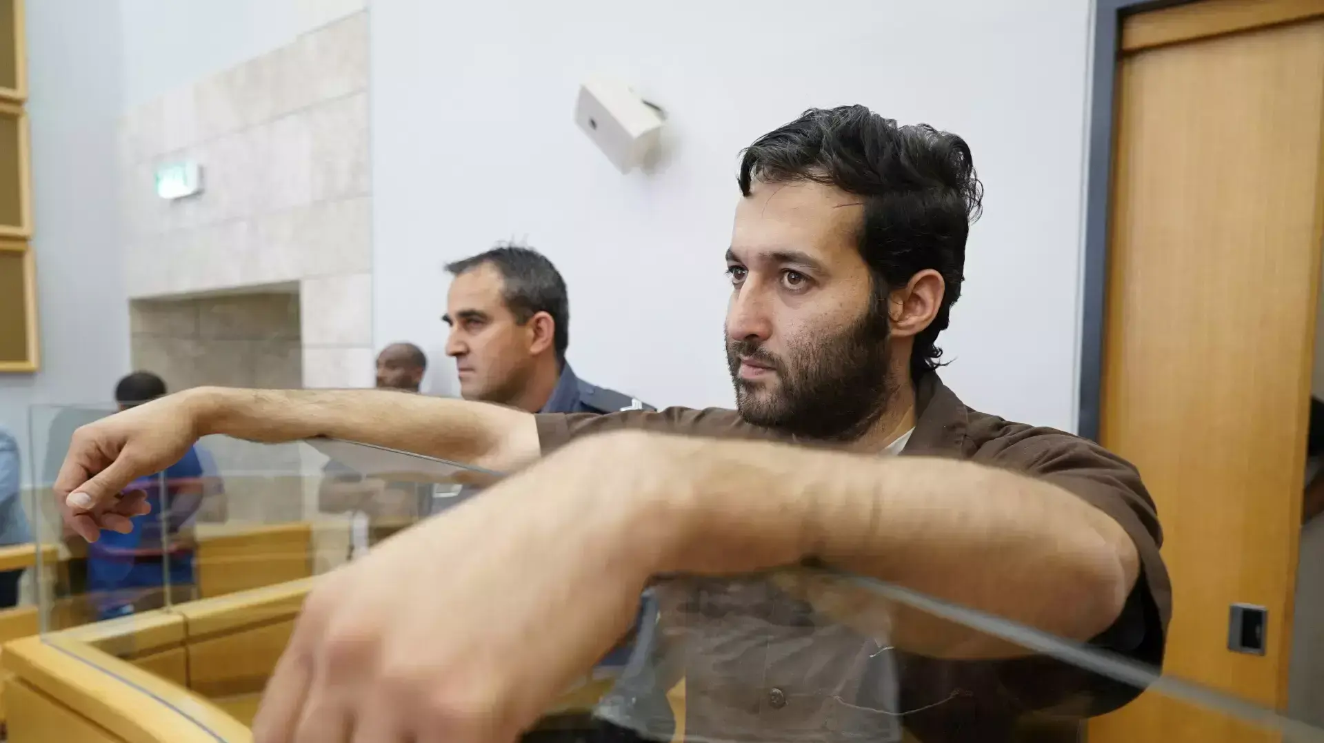 מאלכ ג'מיל חטיב, רופא שיניים מכפר כנא החשוד בעבירות בטחוניות בבית המשפט המחוזי בנצרת עילית. אפריל 2015 מאלכ ג'מיל חטיב, רופא שיניים מכפר כנא החשוד בעבירות בטחוניות בבית המשפט המחוזי בנצרת עילית. אפריל 2015