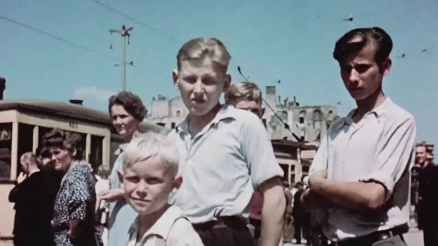 תיעוד של ברלין בצבע מאי-אפריל 1945 תיעוד של ברלין בצבע מאי-אפריל 1945