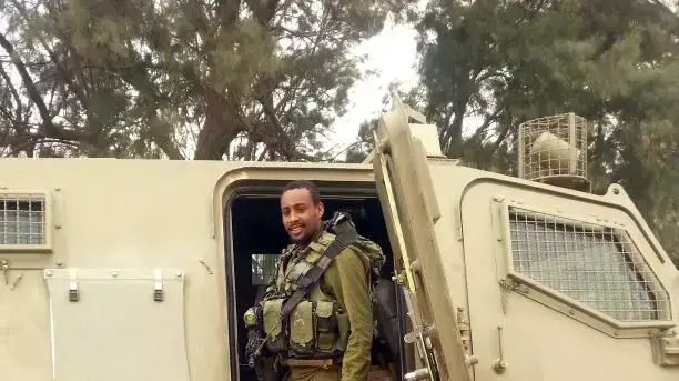 אבאיי אשטה, לוחם בנח"ל אבאיי אשטה, לוחם בנח"ל