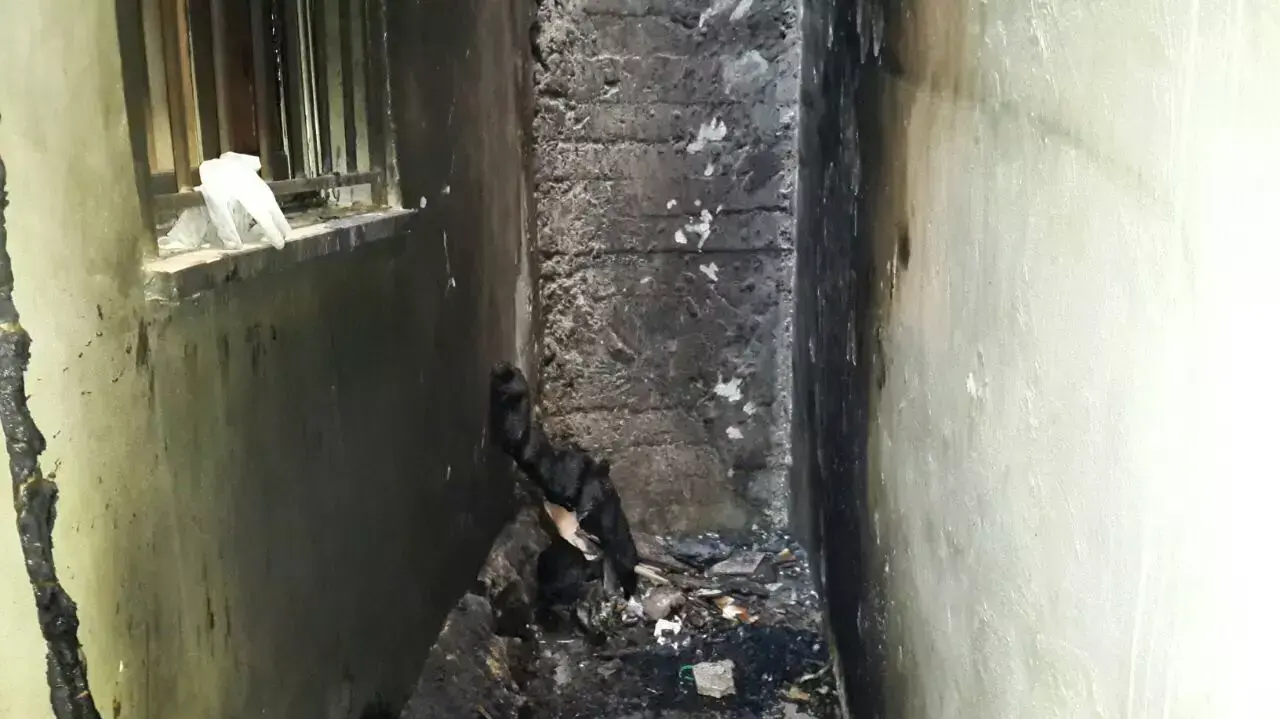 שריפה במובלעת בין בתים באום אל פחם 09 מאי 2015 שריפה במובלעת בין בתים באום אל פחם 09 מאי 2015