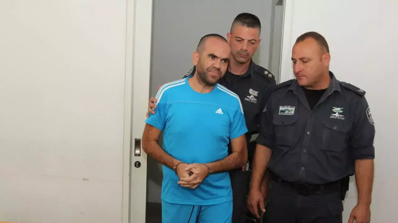 כתב אישום נגד זיו אלוש שירה על ביתו של מיכאל מור, מחוזי חיפה מאי 2015 כתב אישום נגד זיו אלוש שירה על ביתו של מיכאל מור, מחוזי חיפה מאי 2015