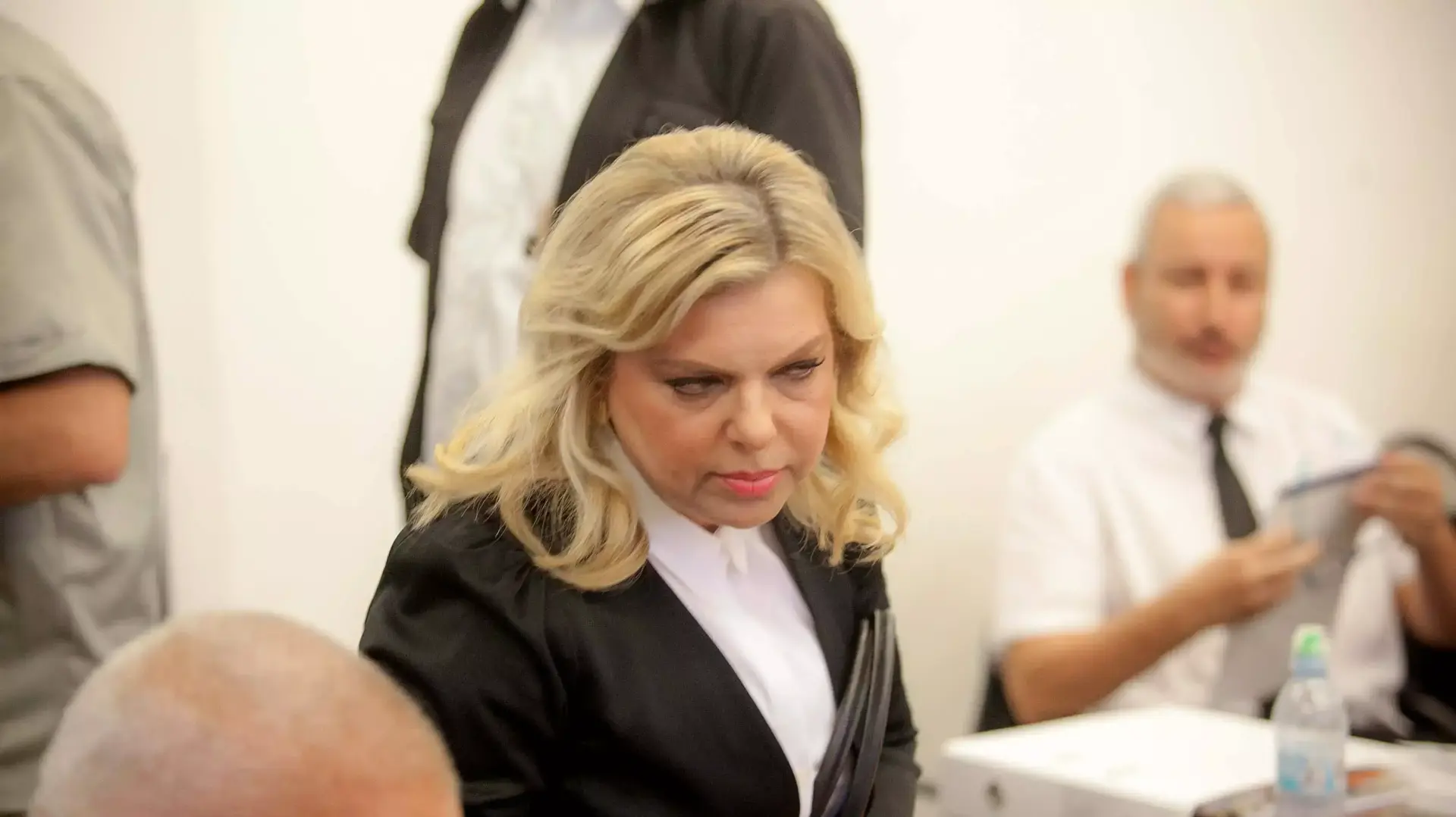 שרה נתניהו מגיעה לבית הדין האזורי לדיון ההוכחות של מני נפתלי. מאי 2015 שרה נתניהו מגיעה לבית הדין האזורי לדיון ההוכחות של מני נפתלי. מאי 2015