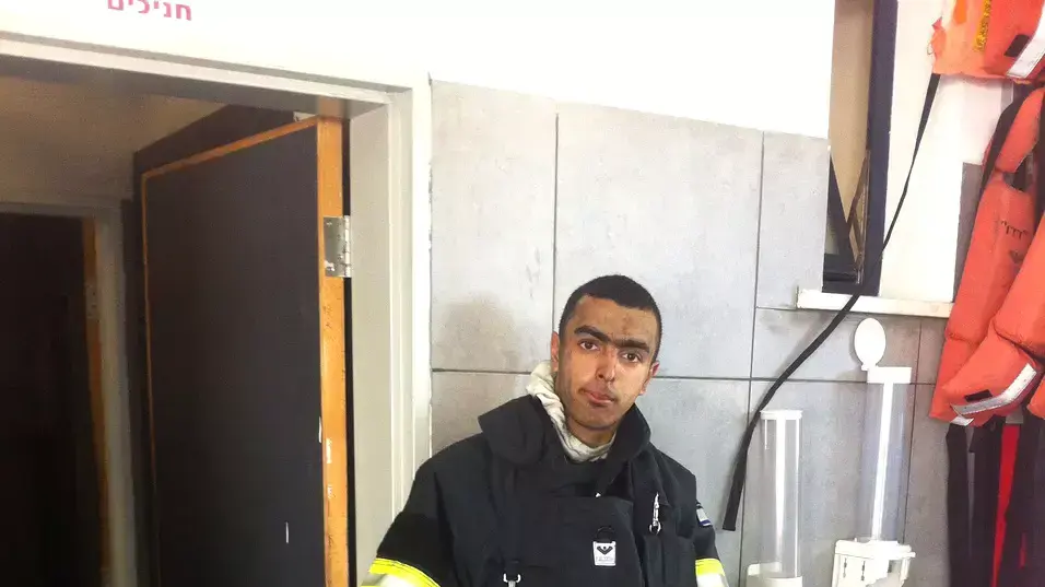 סאלח מחאמיד בן 19, המתנדב בשירותי הכיבוי שחילץ את הילד בן ה-7 שנפטר אתמול בשריפה באום אל פחם, 10 במאי 2015 סאלח מחאמיד בן 19, המתנדב בשירותי הכיבוי שחילץ את הילד בן ה-7 שנפטר אתמול בשריפה באום אל פחם, 10 במאי 2015