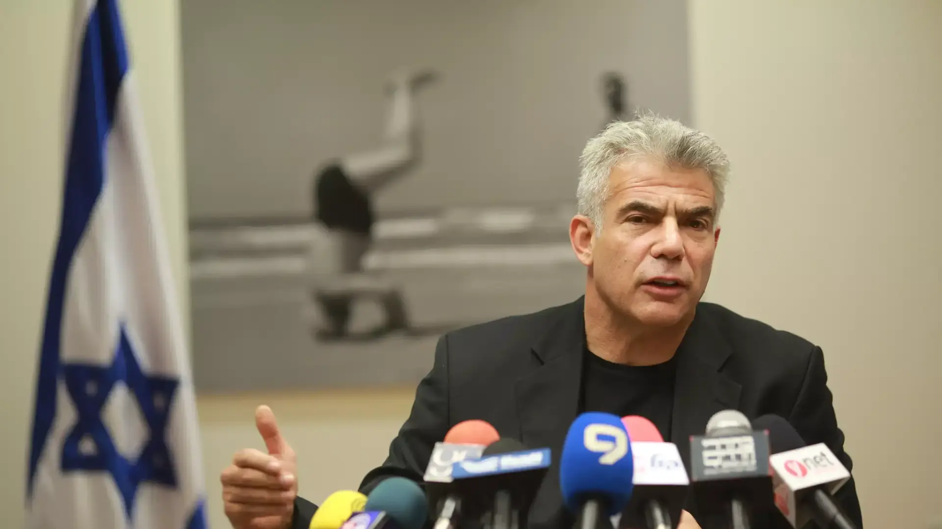 ח"כ יאיר לפיד בישיבת סיעה של מפלגת יאיר לפיד, מאי 2015 ח"כ יאיר לפיד בישיבת סיעה של מפלגת יאיר לפיד, מאי 2015
