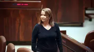 חברת הכנסת שלי יחמוביץ נואמת במליאה בכנסת 11.05.15 חברת הכנסת שלי יחמוביץ נואמת במליאה בכנסת 11.05.15