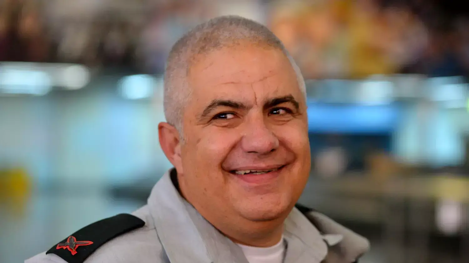 דובר צה"ל, מוטי אלמוז, מקבל את פני משלחת הסיוע של צה"ל ששבה מנפאל, מרי 2015 דובר צה"ל, מוטי אלמוז, מקבל את פני משלחת הסיוע של צה"ל ששבה מנפאל, מרי 2015