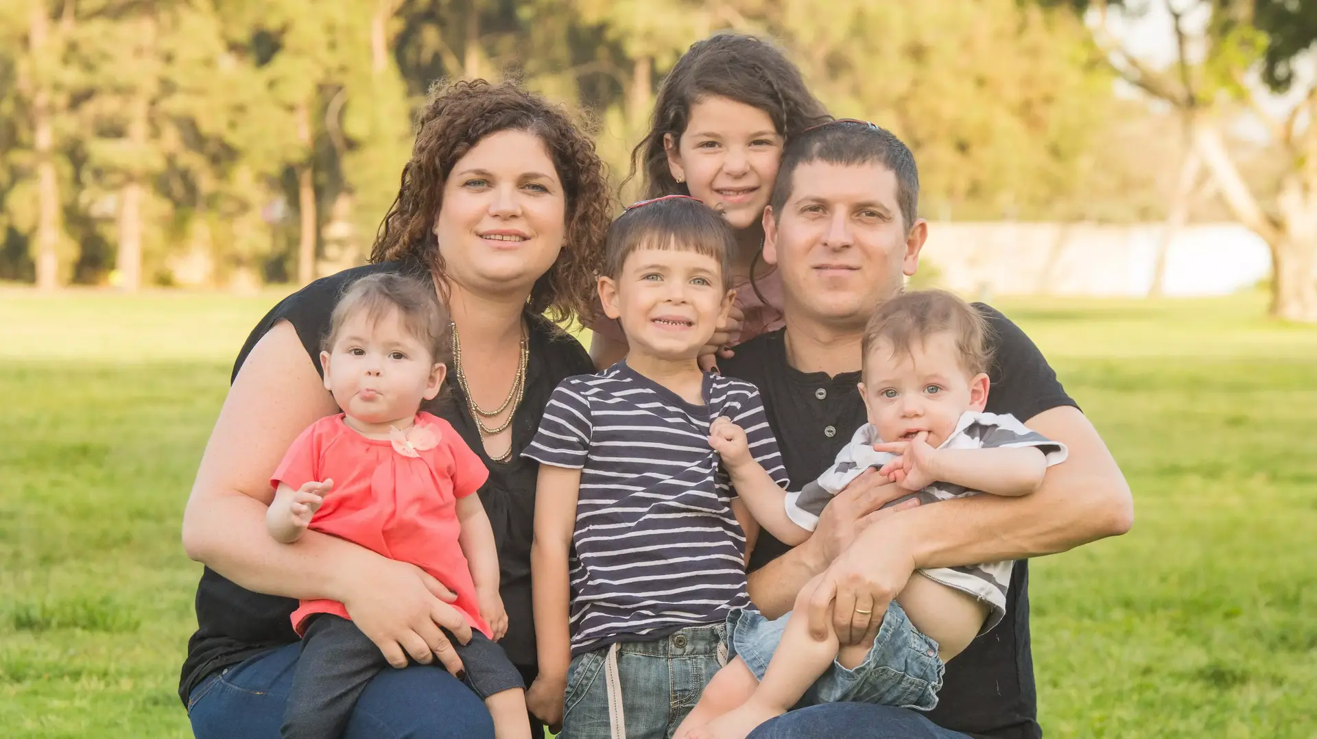 מאיה פישר, חולה בפיסטולה, מום נדיר שאינו מאפשר לה לאכול. מאי 2015 מאיה פישר, חולה בפיסטולה, מום נדיר שאינו מאפשר לה לאכול. מאי 2015