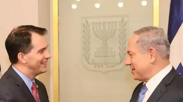 ראש הממשלה בנימין נתניהו בפגישה בלשכתו עם מושל ויסקונסין סקוט ווקר, 12 במאי 2015