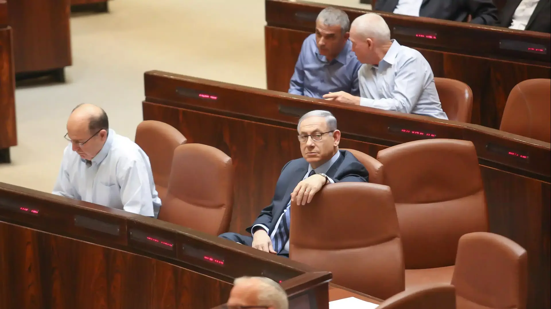 ראש הממשלה בנימין נתניהו בהצבעה על חוק הרחבת הממשלה, מאי 2015 ראש הממשלה בנימין נתניהו בהצבעה על חוק הרחבת הממשלה, מאי 2015