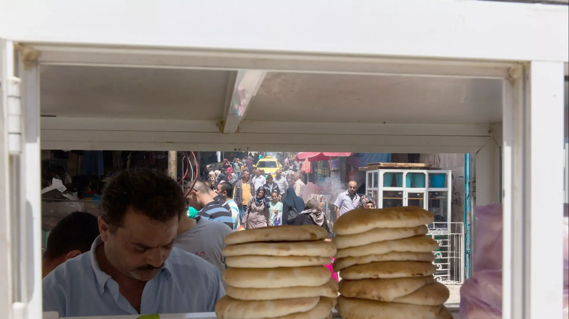 כתבה של אבי יששכרוף וזיו קורן על החיים בבית לחם כתבה של אבי יששכרוף וזיו קורן על החיים בבית לחם