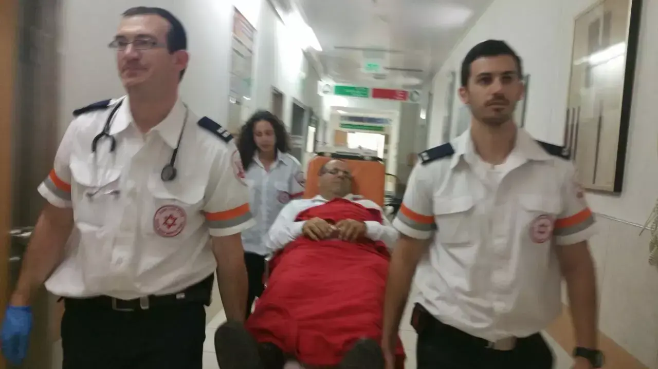 איוב קרא חש ברע ומתאשפז בבית החולים הדסה, מאי 2015 איוב קרא חש ברע ומתאשפז בבית החולים הדסה, מאי 2015