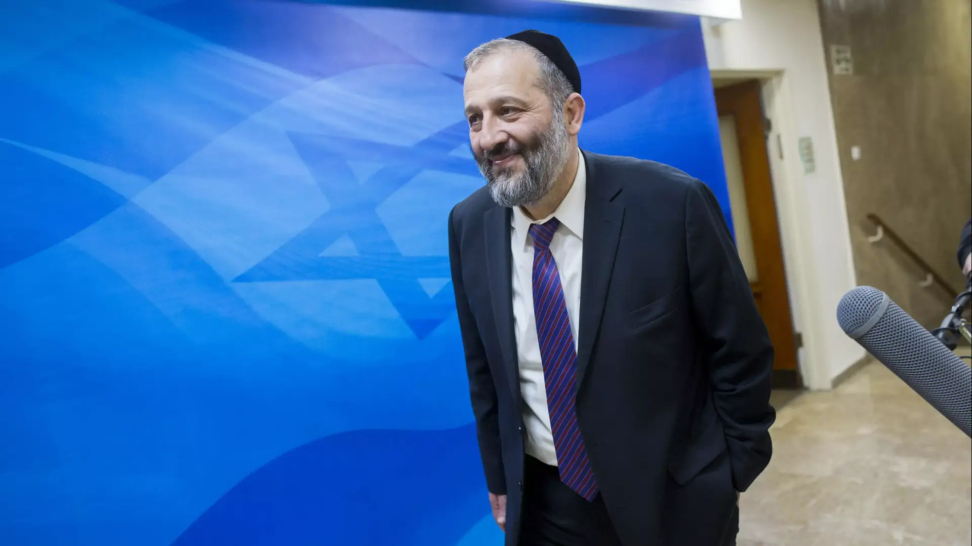 אריה דרעי מגיע לישיבת הממשלה החגיגית אריה דרעי מגיע לישיבת הממשלה החגיגית