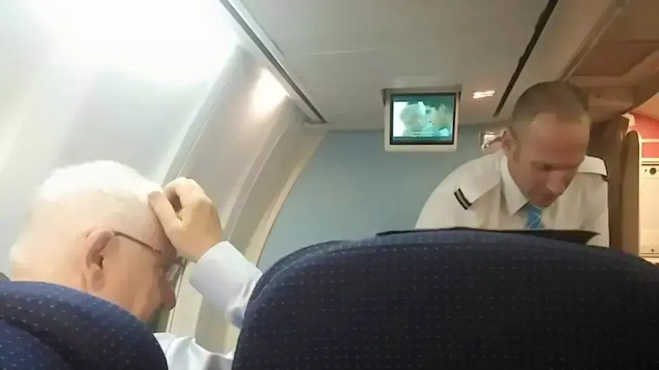הנשיא ראובן ריבלין בטיסת לואו-קוסט של חברת UP בדרך לביקור בגרמניה הנשיא ראובן ריבלין בטיסת לואו-קוסט של חברת UP בדרך לביקור בגרמניה