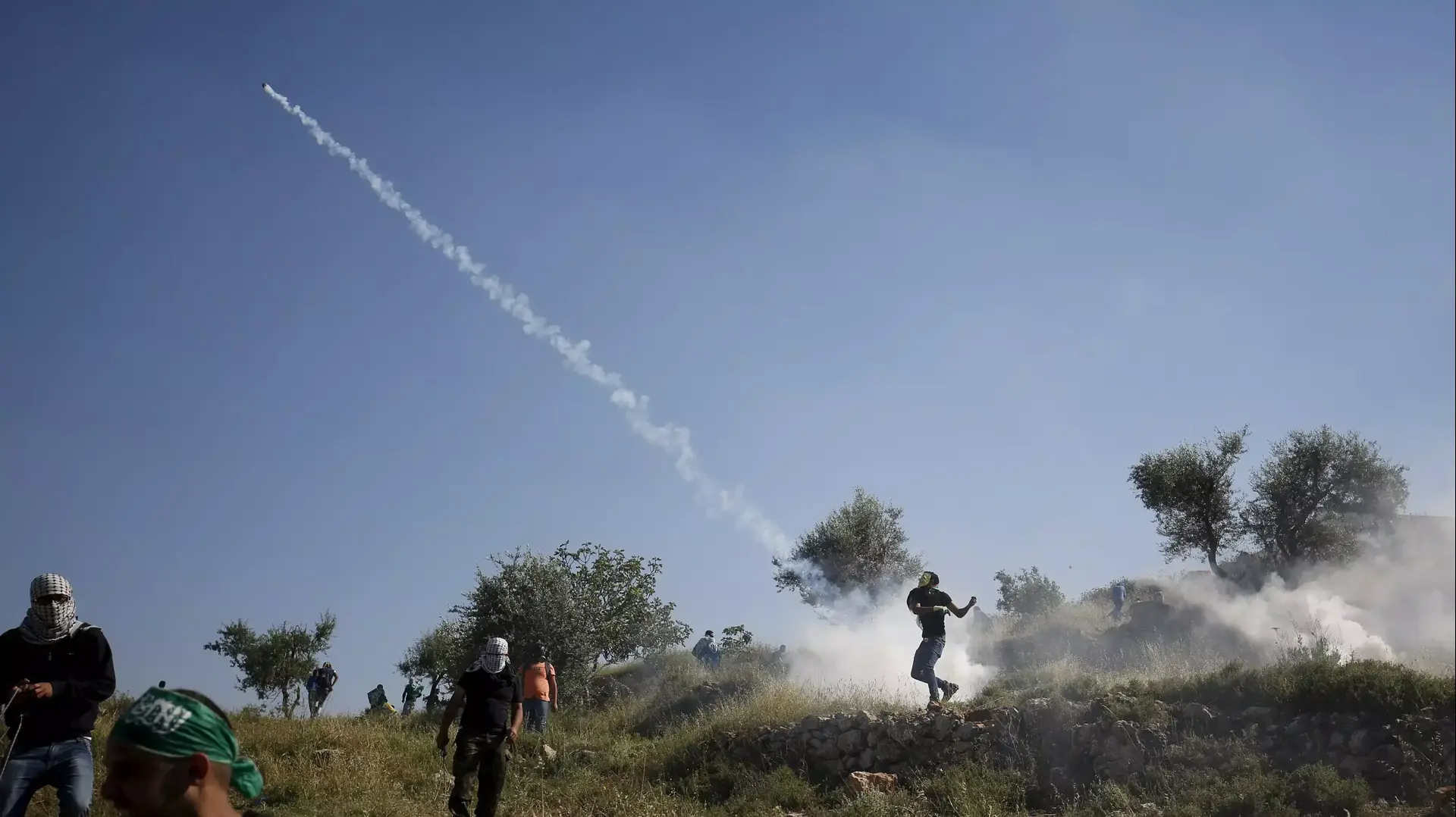 פלסטינים מפגינים במהלך אירועי יום הנכבה באזור רמאללה, מאי 2015 פלסטינים מפגינים במהלך אירועי יום הנכבה באזור רמאללה, מאי 2015