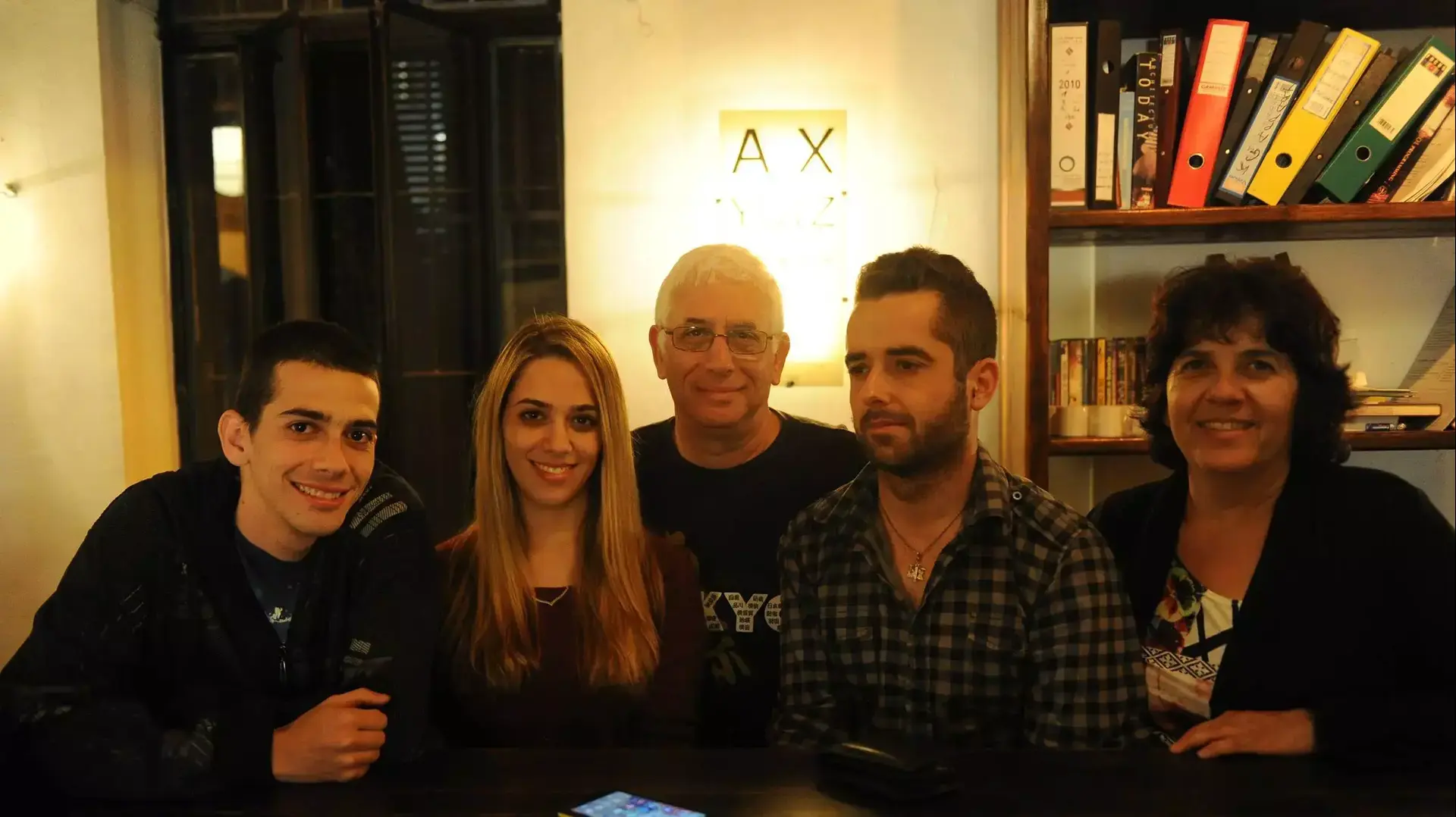 משפחת עזוז שבתאי (61), אורית (57), רוני(24), יועד בן הזוג של רוני, יובל (21) ממושב בית חנן משפחת עזוז שבתאי (61), אורית (57), רוני(24), יועד בן הזוג של רוני, יובל (21) ממושב בית חנן