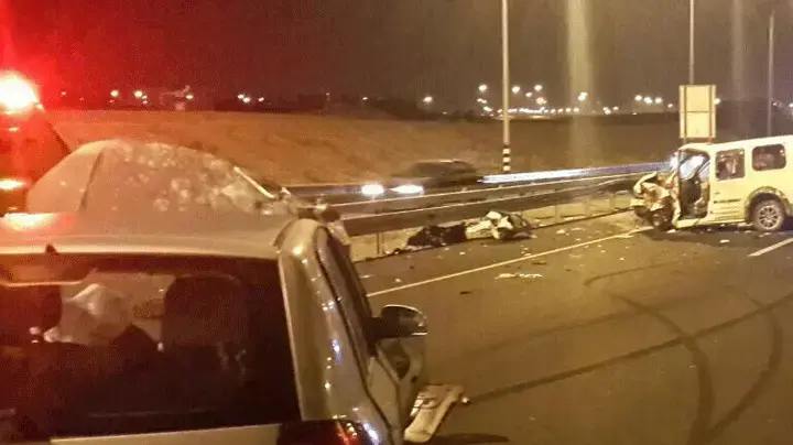 הרוג וארבעה פצועים בתאונת דרכים בכביש 7, ליד מחלף אשדוד הרוג וארבעה פצועים בתאונת דרכים בכביש 7, ליד מחלף אשדוד