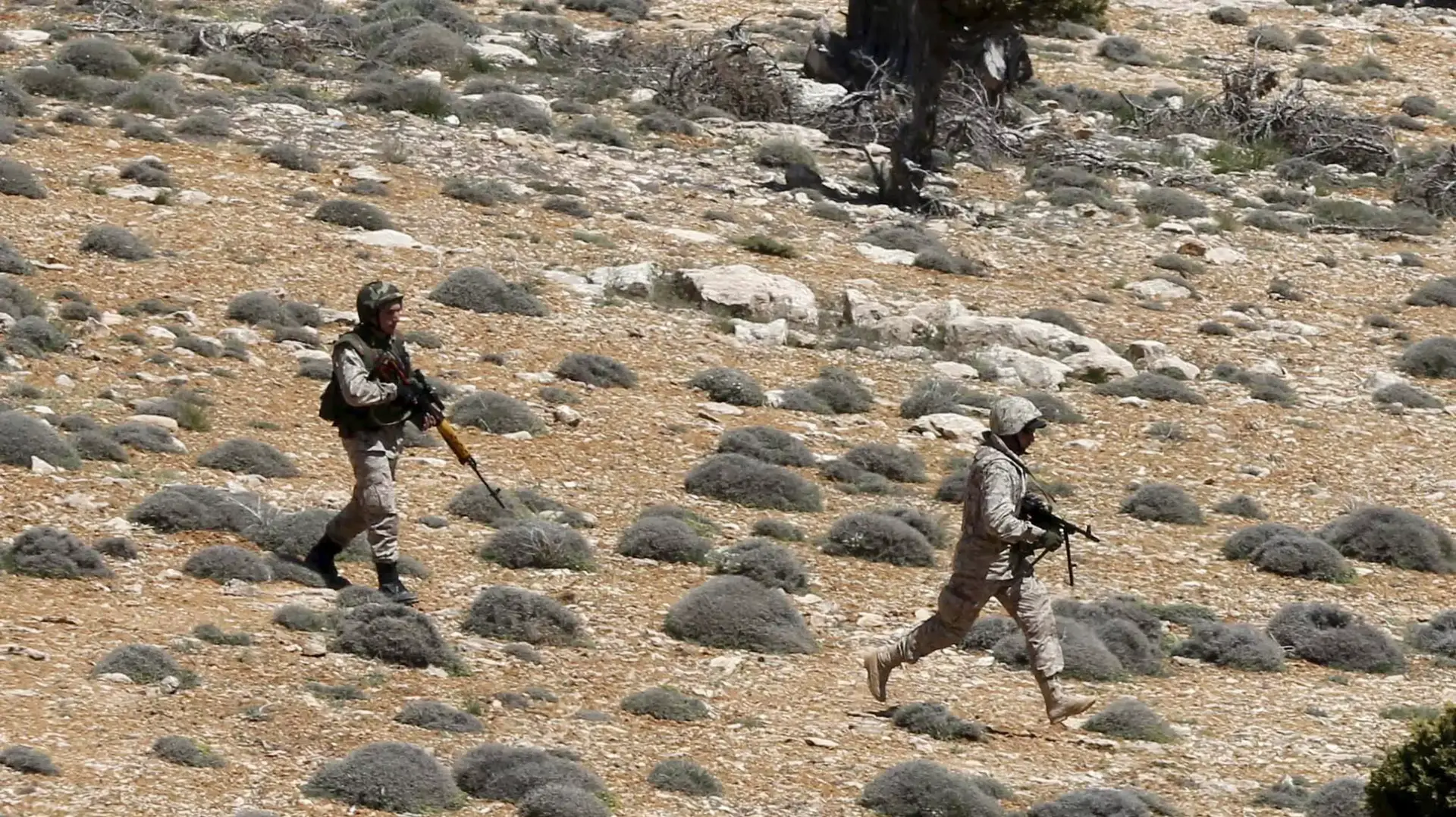 לוחמי חיזבאללה באזור הרי קלמון סוריה, 15 במאי 2015 לוחמי חיזבאללה באזור הרי קלמון סוריה, 15 במאי 2015