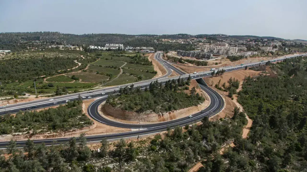 כביש 1 בין מחלף חמד למחלף שורש בכיוון מערב , מאי 2015 כביש 1 בין מחלף חמד למחלף שורש בכיוון מערב , מאי 2015