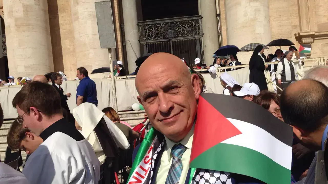 ח"כ בסאל גטאס כעת בותיקן. הכומר בתמונה עם גטאס הוא פוזי ח?ורי מפסוטה