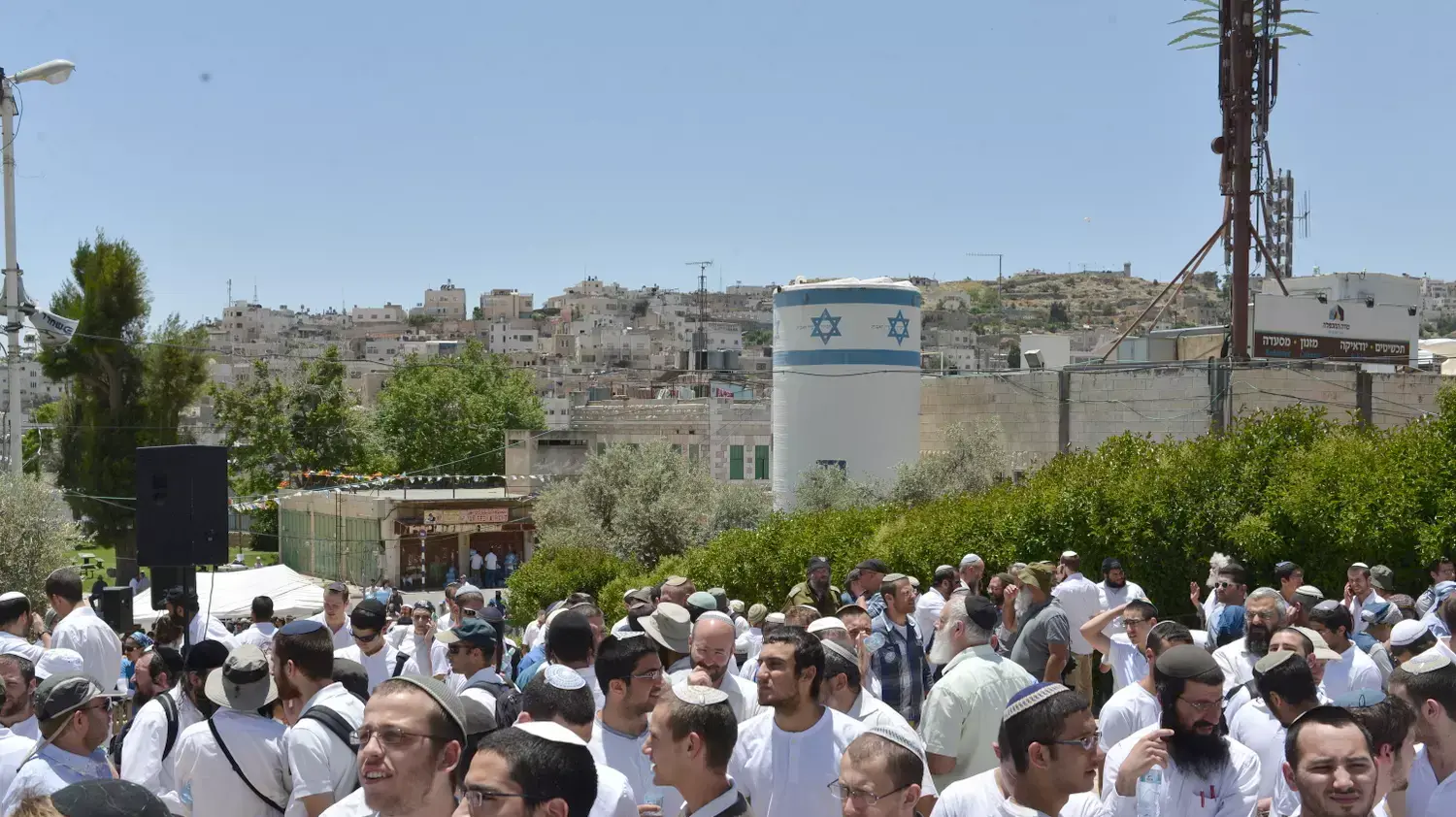 הלווייתו  של הרב משה לוינגר, חברון מאי 2015