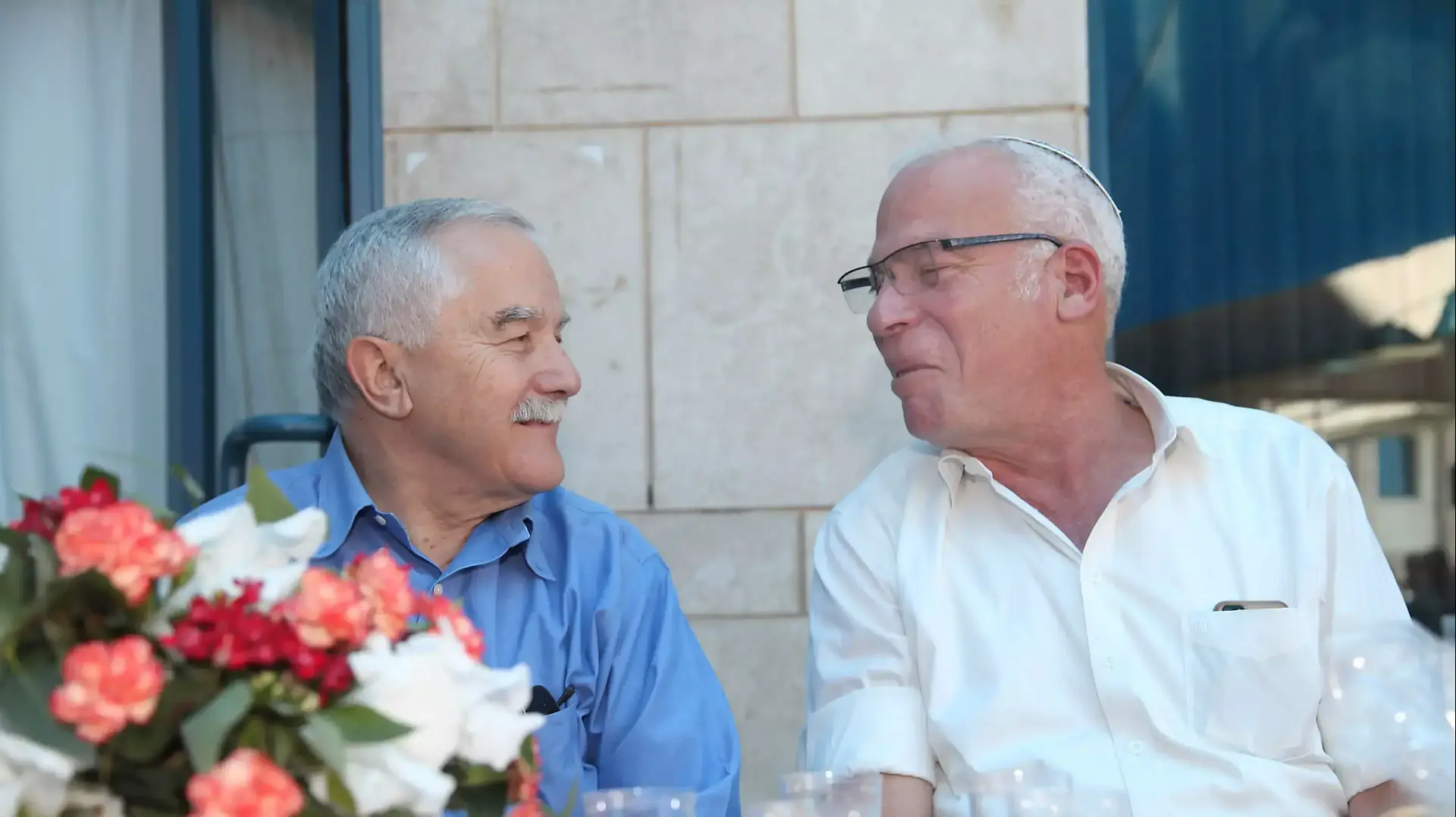 טקס חילופי שרים במשרד החקלאות: השר היוצא יאיר שמיר והשר הכנס אורי אריאל, מאי 2015 טקס חילופי שרים במשרד החקלאות: השר היוצא יאיר שמיר והשר הכנס אורי אריאל, מאי 2015