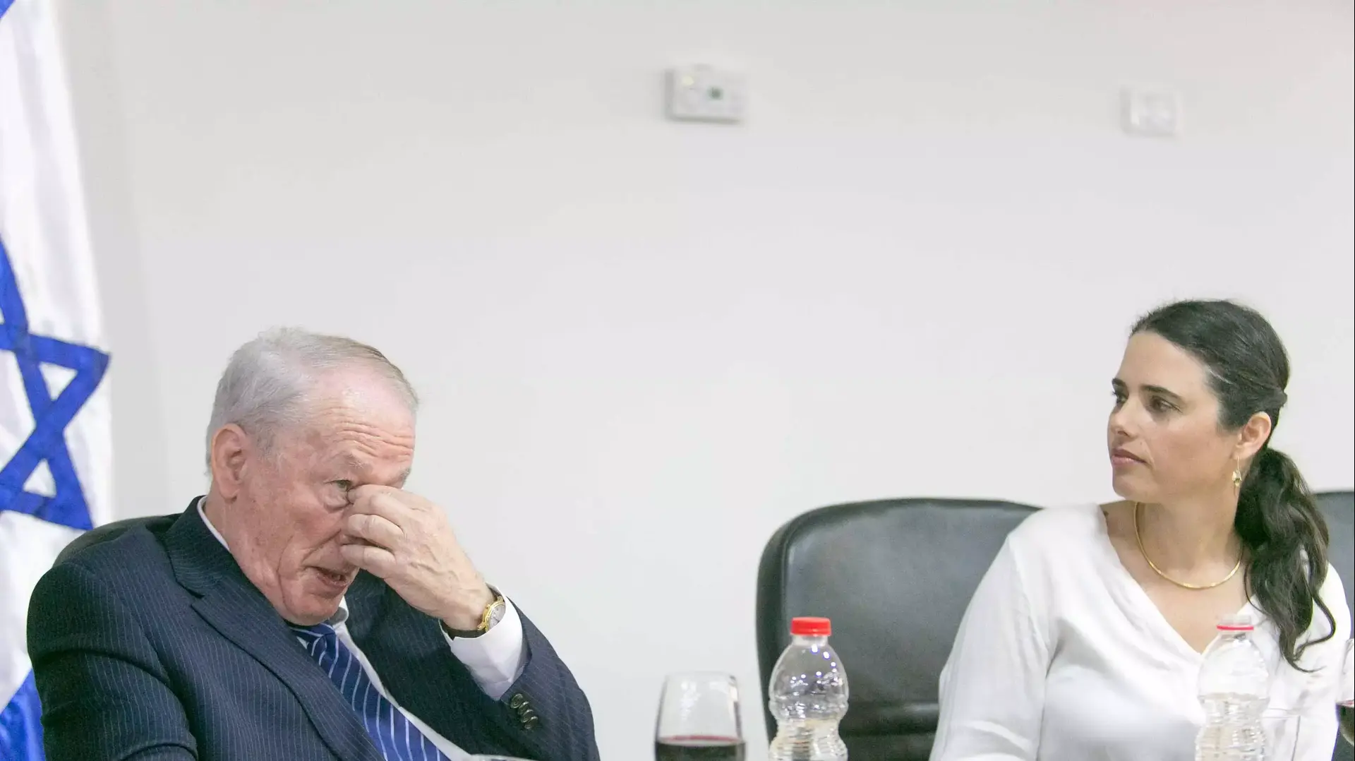 השבעתה של איילת שקד לשרת המשפטים, בתמונה עם היועץ המשפטי יהודה וינשטיין, מאי 2015 השבעתה של איילת שקד לשרת המשפטים, בתמונה עם היועץ המשפטי יהודה וינשטיין, מאי 2015
