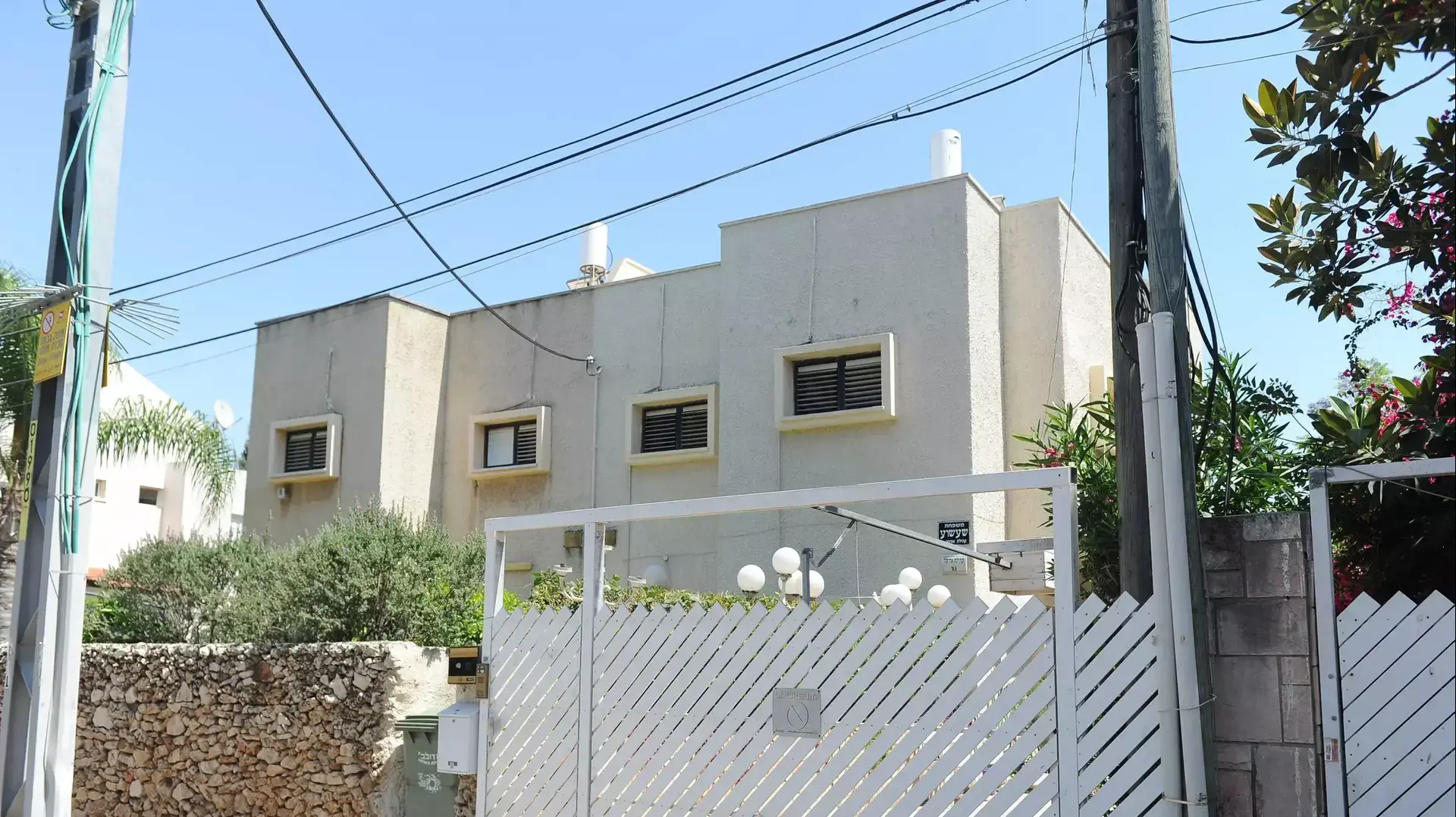 ביתה של מירה פלד ביתה של מירה פלד