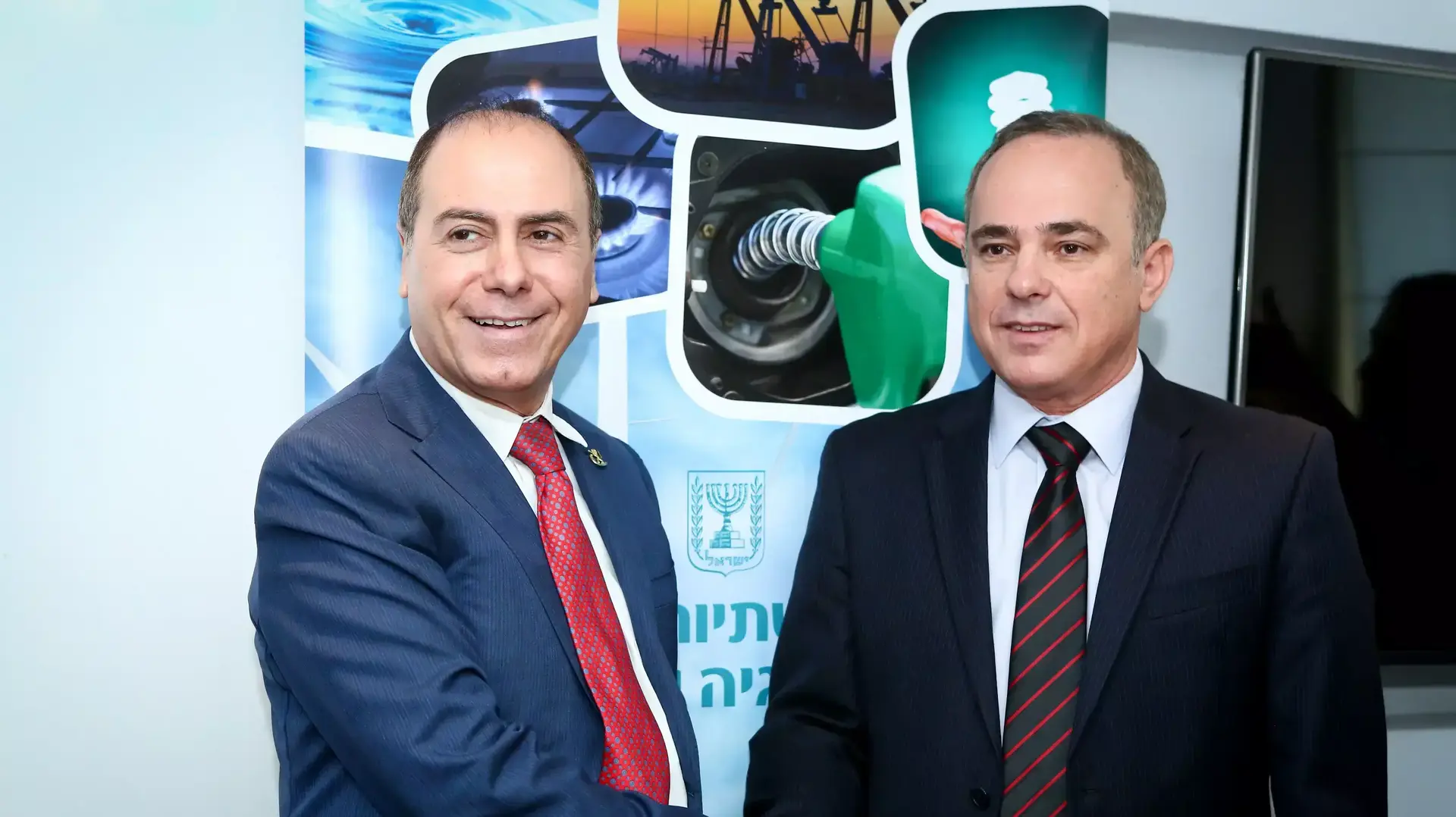 חילופי שרים במשרד התשתיות הלאומיות, האנרגיה והמים, השר הנכנס יובל שטייניץ והשר היוצא סילבן שלום, מאי 2015 חילופי שרים במשרד התשתיות הלאומיות, האנרגיה והמים, השר הנכנס יובל שטייניץ והשר היוצא סילבן שלום, מאי 2015