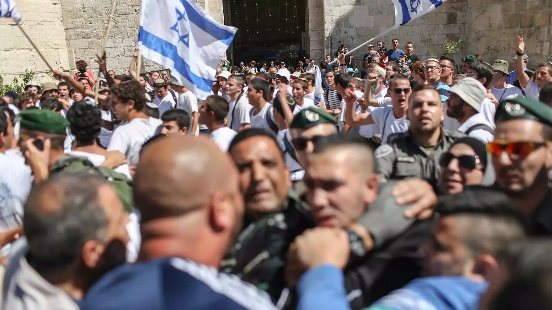 עימותים בין פלסטינים, יהודים ושוטרים באזור שער שכם בעיר ירושלים, במהלך אירועי יום ירושלים עימותים בין פלסטינים, יהודים ושוטרים באזור שער שכם בעיר ירושלים, במהלך אירועי יום ירושלים