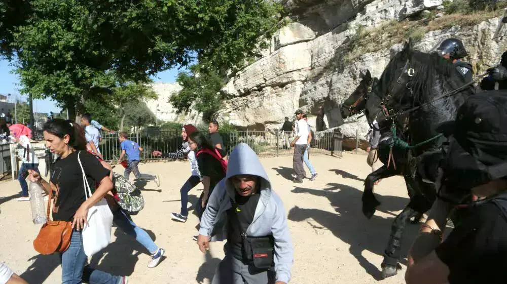 עימותים בין פלסטינים, יהודים ושוטרים באזור שער שכם בעיר ירושלים, במהלך אירועי יום ירושלים, מאי 2015 עימותים בין פלסטינים, יהודים ושוטרים באזור שער שכם בעיר ירושלים, במהלך אירועי יום ירושלים, מאי 2015
