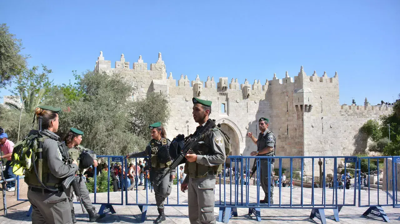 עימותים בין פלסטינים, יהודים ושוטרים באזור שער שכם בעיר ירושלים במהלך אירועי יום ירושלים, מאי 2015 עימותים בין פלסטינים, יהודים ושוטרים באזור שער שכם בעיר ירושלים במהלך אירועי יום ירושלים, מאי 2015