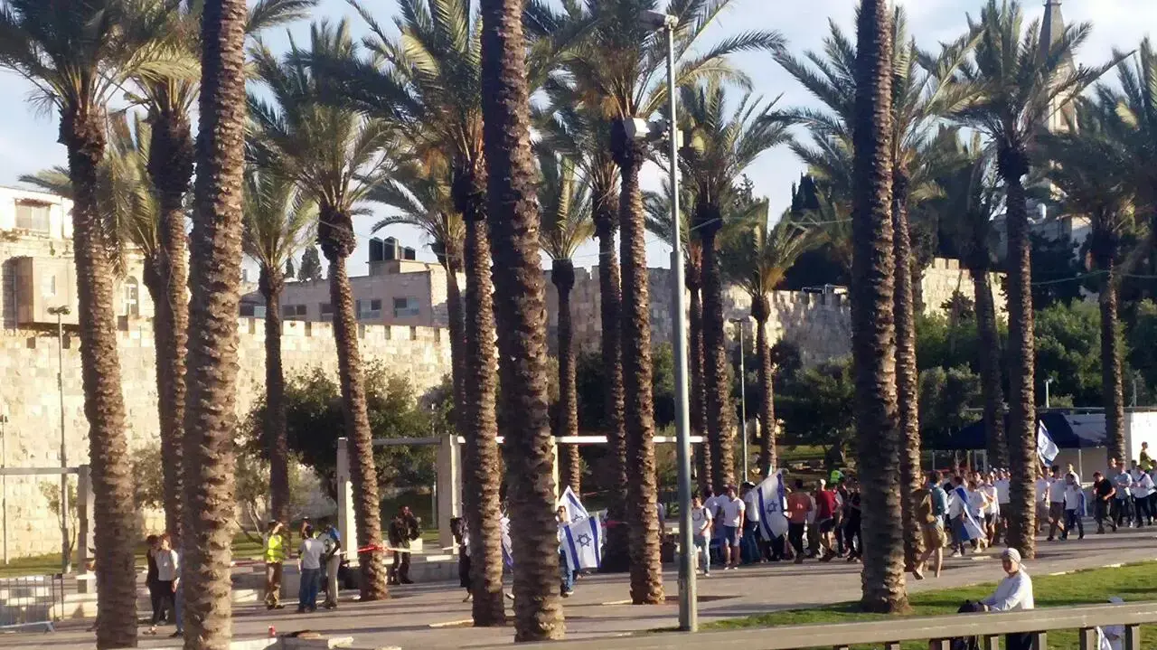 ראשוני הדגלנים הגיעו לשער שכם, מצעד הדגלים לציון 48 שנים לאיחוד ירושלים, מאי 2015 ראשוני הדגלנים הגיעו לשער שכם, מצעד הדגלים לציון 48 שנים לאיחוד ירושלים, מאי 2015