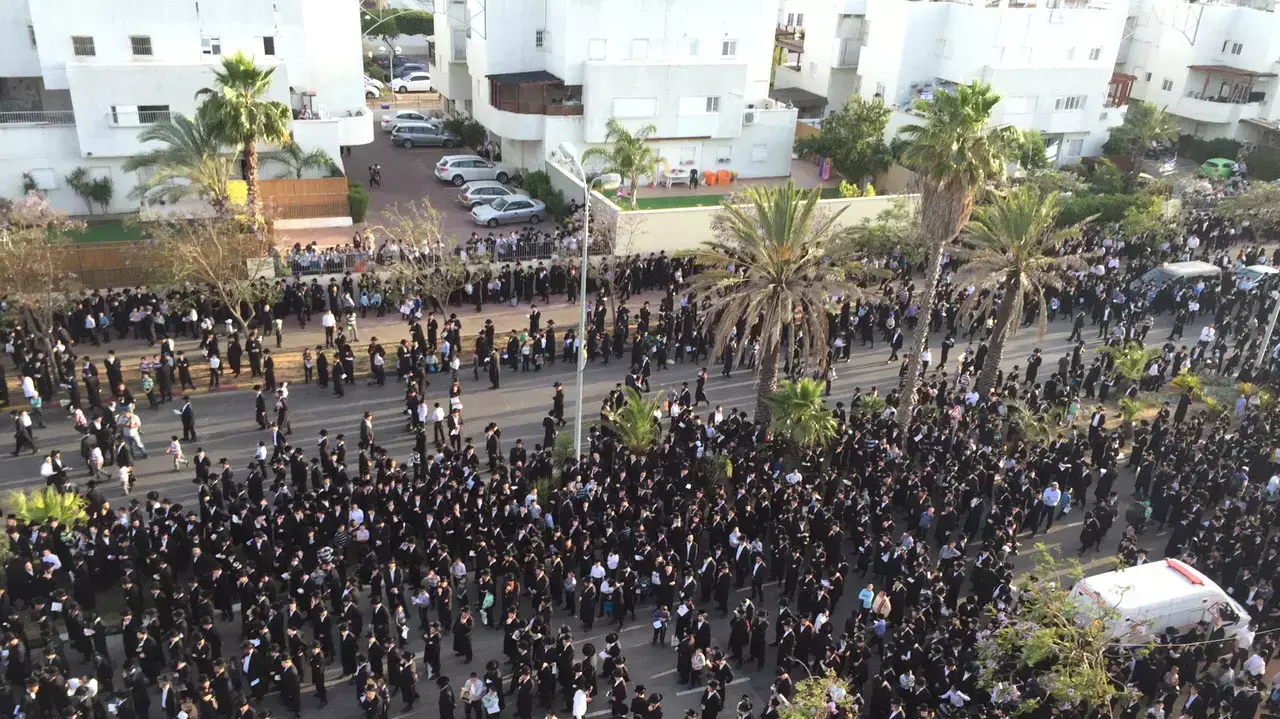 הפגנת חרדים נגד פתיחת מתחם הביג בשבת באשדוד, מאי 2015 הפגנת חרדים נגד פתיחת מתחם הביג בשבת באשדוד, מאי 2015