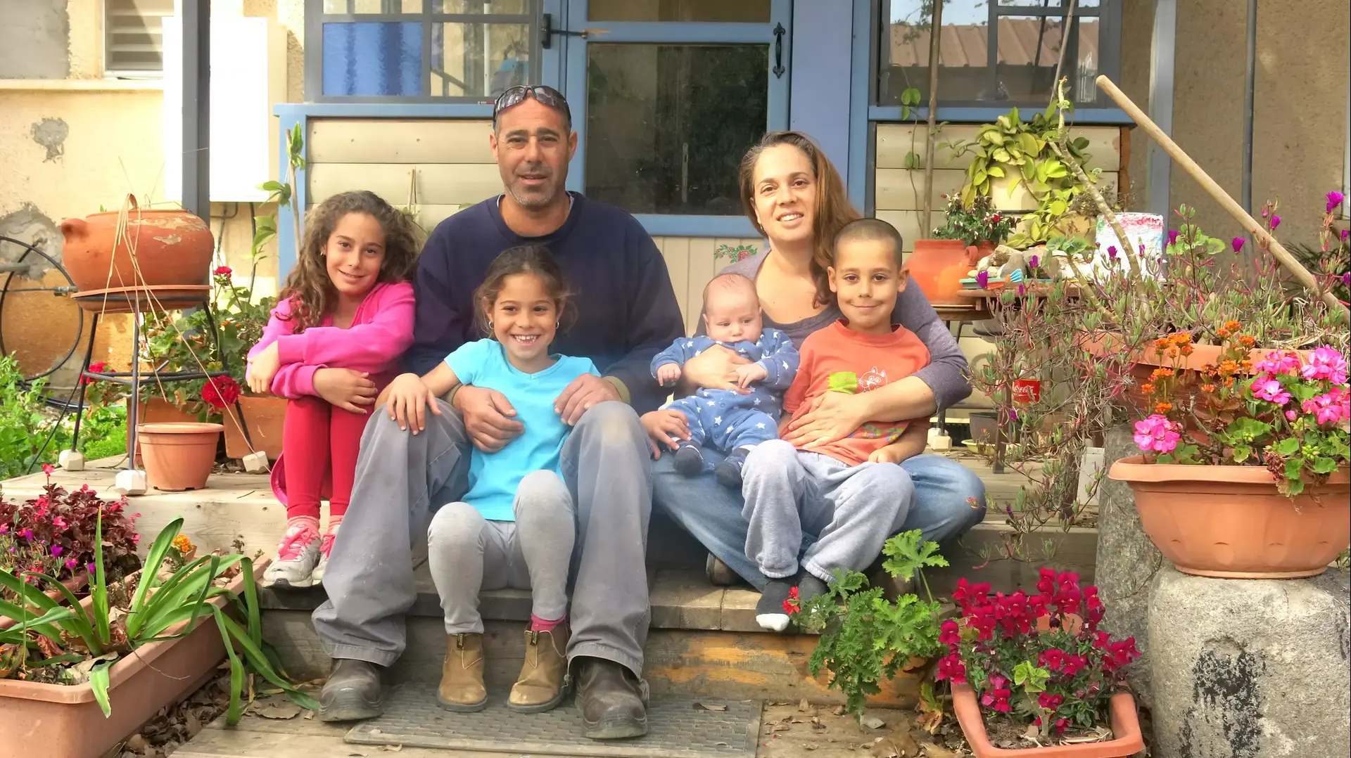נטע ויובל בראל וילדיהם יואב,יפתח מאיה והילה נטע ויובל בראל וילדיהם יואב,יפתח מאיה והילה